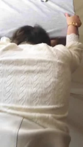 偷情老乡的老婆 衣服都没脱最后内射